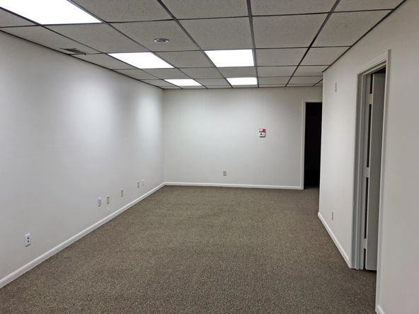 2000 W Pioneer Pkwy, Peoria, IL 61615